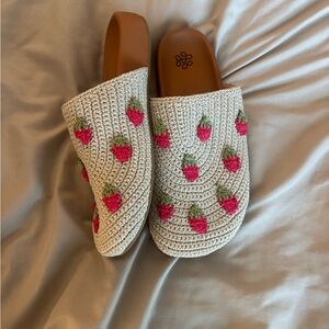 Strawberry Embroidered Women's Slip-On Shoes